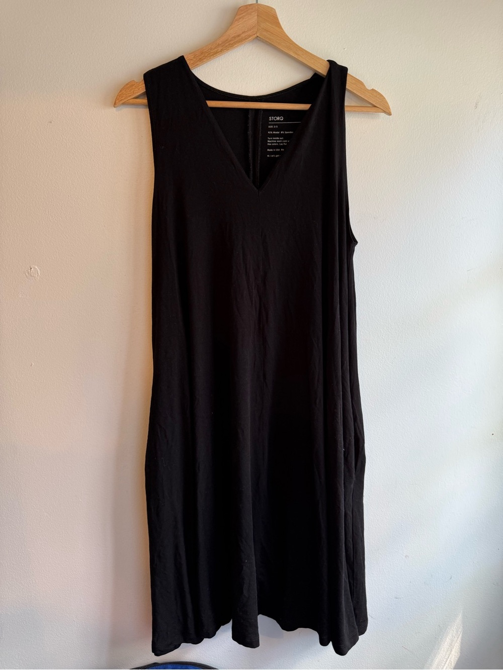 Black V-Neck Sleeveless Midi Dress